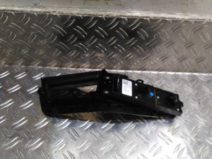 Gebruikte Elektrisch Raam Schakelaar Ford Fiesta 6 (JA8) 1.0 SCI 12V 80 Prijs € 25,41 Inclusief btw aangeboden door Autodemontagebedrijf van Boxtel