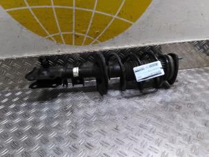 Używane Amortyzator lewy przód Mazda CX-3 (DJ/DK) 2.0 SkyActiv-G 120 Cena € 158,81 Z VAT oferowane przez Autodemontagebedrijf van Boxtel