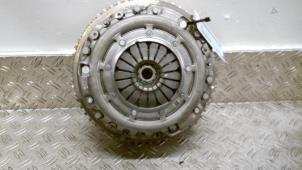 Begagnade Tvåmassesvänghjul Dacia Jogger 1.6 Hybrid 140 16V Pris € 315,00 Marginaltabell erbjuds av Autodemontagebedrijf van Boxtel