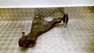 Gebruikte Draagarm rechts-voor Mercedes V (447.8) 2.0 220 CDI, 220d 16V Prijs € 105,00 Margeregeling aangeboden door Autodemontagebedrijf van Boxtel