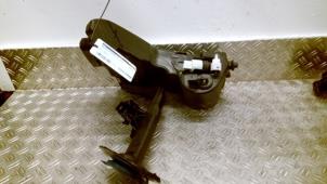 Gebruikte Ruitensproeiertank voor Mercedes GLC (X253) 2.0 300 e 16V 4-Matic Prijs € 52,50 Margeregeling aangeboden door Autodemontagebedrijf van Boxtel