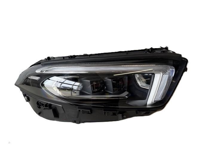 Front (komplett) från en Mercedes-Benz A (177.0) 1.3 A-180 Turbo 16V 2023