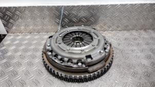 Begagnade Tvåmassesvänghjul Dacia Jogger 1.0 TCe 110 12V Pris € 262,50 Marginaltabell erbjuds av Autodemontagebedrijf van Boxtel