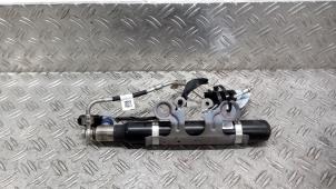 Begagnade Gasfjäder, motorhuv, vänster Mercedes CLA Shooting Brake (118.6) 1.3 CLA-200 Turbo 16V Pris € 131,25 Marginaltabell erbjuds av Autodemontagebedrijf van Boxtel