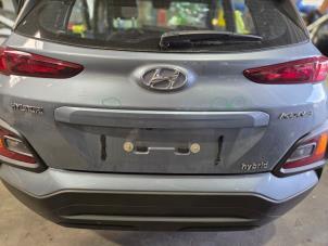 Używane Tylna klapa Hyundai Kona (OS) 1.6 GDi HEV 16V Cena € 577,50 Procedura marży oferowane przez Autodemontagebedrijf van Boxtel