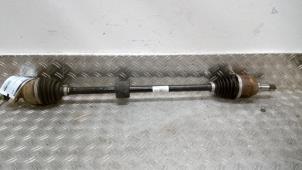 Begagnade Drivaxel, höger fram Skoda Fabia IV (PJ3) 1.0 TSI 12V Pris € 288,75 Marginaltabell erbjuds av Autodemontagebedrijf van Boxtel