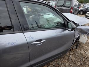 Używane Drzwi prawe przednie wersja 4-drzwiowa Opel Mokka 1.2 Turbo 12V Cena € 525,00 Procedura marży oferowane przez Autodemontagebedrijf van Boxtel