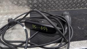 Begagnade Hybridladdkabel Mercedes GLA (H247) 1.3 250 e Turbo 16V Pris € 183,75 Marginaltabell erbjuds av Autodemontagebedrijf van Boxtel
