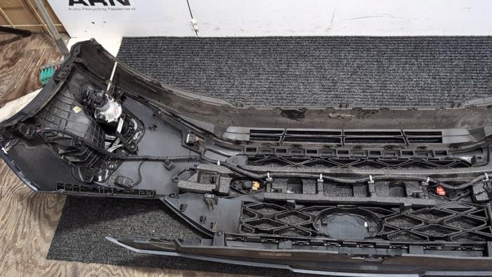 Främre stötfångare från en Hyundai i20 (BC3) 1.0 T-GDI 100 Mild Hybrid 48V 12V 2022