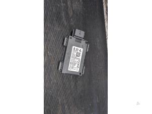 Gebruikte ACC Sensor (afstand) Renault Austral 1.2 E-Tech Hybrid 200 Prijs € 183,75 Margeregeling aangeboden door Autodemontagebedrijf van Boxtel