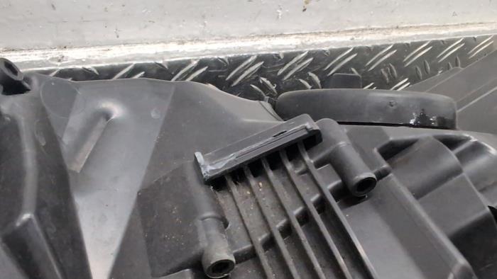 Koplamp rechts van een Renault Captur (2R) 1.2 TCE 16V EDC 2015