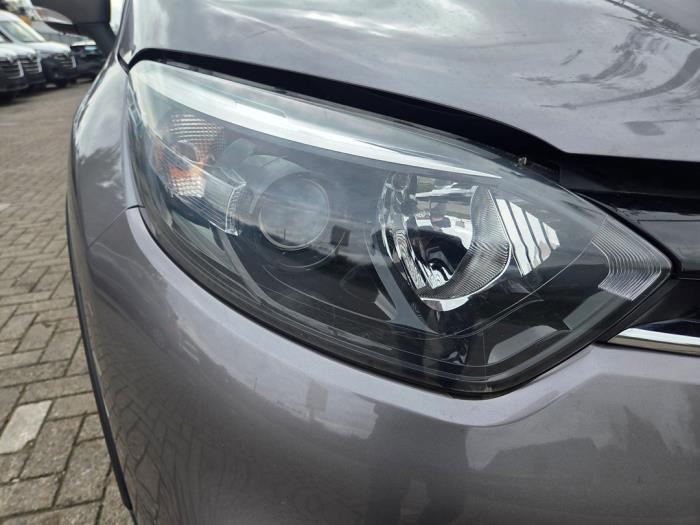 Koplamp rechts van een Renault Captur (2R) 1.2 TCE 16V EDC 2015