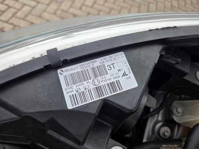 Koplamp rechts van een Renault Captur (2R) 1.2 TCE 16V EDC 2015