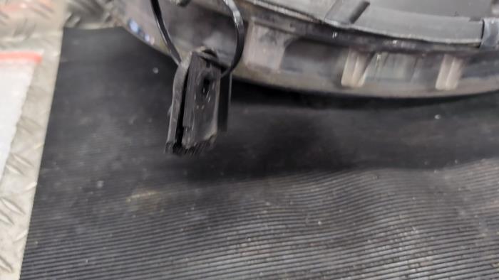 Koplamp rechts van een Renault Captur (2R) 1.2 TCE 16V EDC 2015