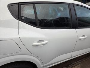 Gebruikte Portier 4Deurs rechts-achter Dacia Sandero III 1.0 TCe 90 12V Prijs € 498,75 Margeregeling aangeboden door Autodemontagebedrijf van Boxtel
