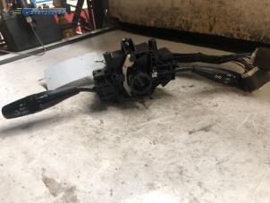 Gebruikte Combischakelaar Stuurkolom Hyundai Accent II/Excel II/Pony 1.5i 12V Hatchback Prijs € 10,00 Margeregeling aangeboden door Autobedrijf Brooks