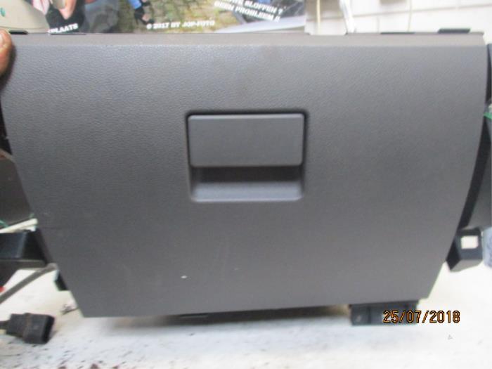 Handskfack från en Ford C-Max (DM2) 1.6 16V 2010
