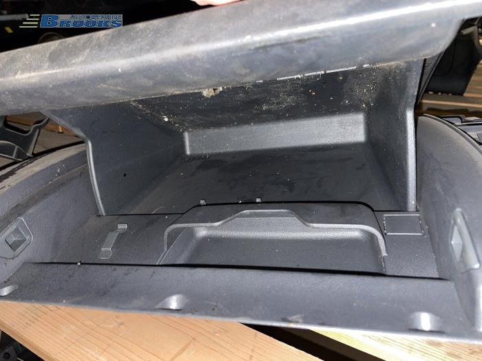 Handskfack från en Volkswagen Up! (121) 1.0 12V 75 2016