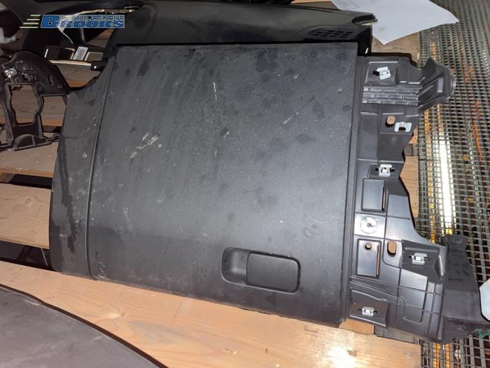 Handskfack från en Volkswagen Up! (121) 1.0 12V 75 2016