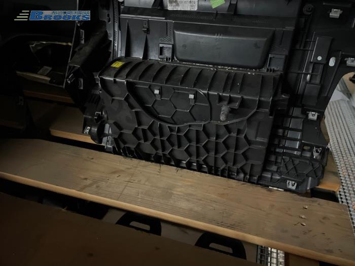 Handskfack från en Volkswagen Up! (121) 1.0 12V 75 2016