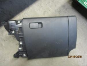 Begagnade Handskfack Volkswagen Up! (121) 1.0 12V 75 Pris € 24,00 Marginaltabell erbjuds av Autobedrijf Brooks