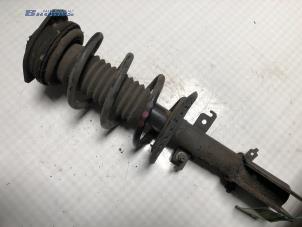 Używane Amortyzator prawy przód Mercedes Citan (415.6) 1.5 109 CDI Cena na żądanie oferowane przez Autobedrijf Brooks