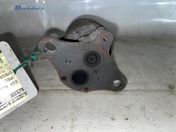 EGR Klep van een Opel Omega B Caravan (21/22/23) 2.2 16V 2002