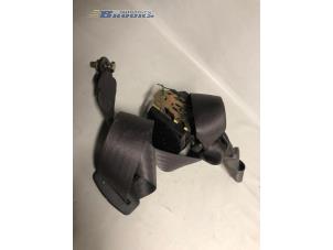 Begagnade Bakre säkerhetsbälte, vänster Fiat Punto II (188) 1.8 HGT 16V Pris € 20,00 Marginaltabell erbjuds av Autobedrijf Brooks