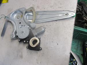 Begagnade Fönstermekanism för bakre dörr, 4-dörrars, höger Toyota Auris (E15) 1.6 Dual VVT-i 16V Pris € 40,00 Marginaltabell erbjuds av Autobedrijf Brooks