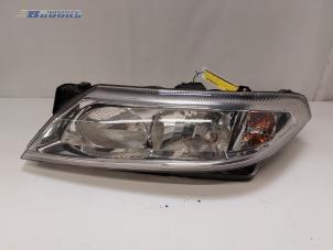 Begagnade Strålkastare, vänster Renault Laguna II Grandtour (KG) 1.8 16V Pris € 15,00 Marginaltabell erbjuds av Autobedrijf Brooks