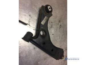 Używane Wahacz zawieszenia prawy przód Fiat Punto Evo (199) 1.3 JTD Multijet 85 16V Euro 5 Cena € 15,00 Procedura marży oferowane przez Autobedrijf Brooks