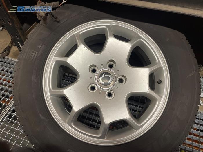 Hjul + däck från en SsangYong Rexton 2.7 Xdi RX270 XVT 16V 2011