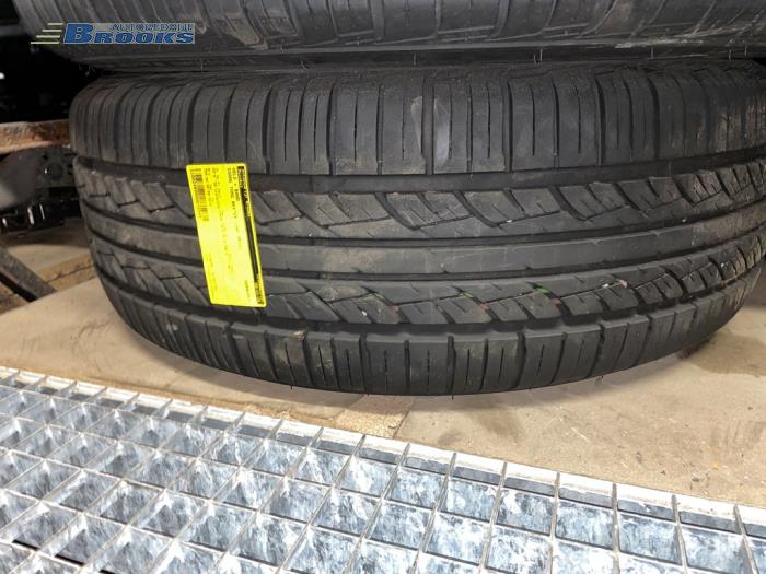 Hjul + däck från en SsangYong Rexton 2.7 Xdi RX270 XVT 16V 2011