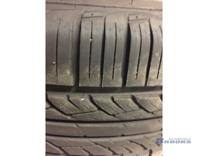 Hjul + däck från en SsangYong Rexton 2.7 Xdi RX270 XVT 16V 2011