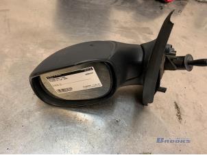 Begagnade Skärmspegel, vänster Citroen C2 (JM) 1.1 Pris € 25,00 Marginaltabell erbjuds av Autobedrijf Brooks