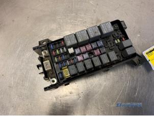 Używane Skrzynka bezpieczników Kia Sorento I (JC) 2.5 CRDi 16V Cena € 40,00 Procedura marży oferowane przez Autobedrijf Brooks