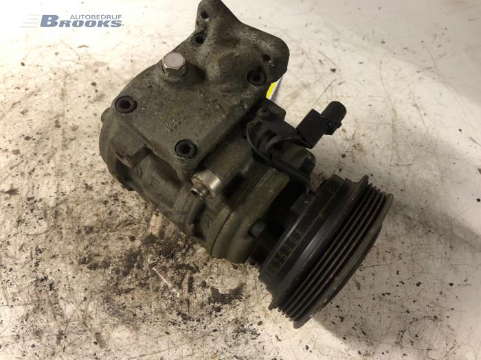 Luftkonditioneringspump från en Kia Cerato 1.5 CRDi 16V 2005