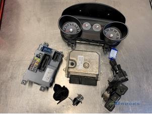 Używane Stacyjka + sterownik Fiat Punto Evo (199) 1.3 JTD Multijet 85 16V Euro 5 Cena na żądanie oferowane przez Autobedrijf Brooks