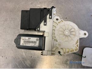 Gebruikte Raammotor Portier Volkswagen Golf V (1K1) 1.4 FSI 16V Prijs € 20,00 Margeregeling aangeboden door Autobedrijf Brooks