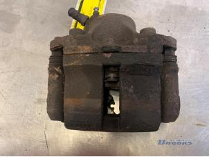 Begagnade Främre bromsok, höger Renault Twingo II (CN) 1.2 16V Pris € 20,00 Marginaltabell erbjuds av Autobedrijf Brooks