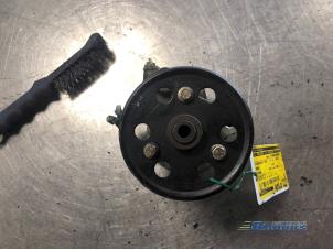 Begagnade Servostyrningspump Renault Megane (BA) 1.9D RN,RT Pris € 15,00 Marginaltabell erbjuds av Autobedrijf Brooks