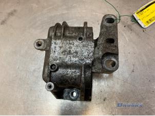 Gebruikte Motorsteun Volkswagen Caddy III (2KA,2KH,2CA,2CH) 2.0 SDI Prijs € 10,00 Margeregeling aangeboden door Autobedrijf Brooks