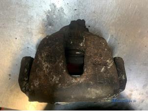 Używane Zacisk hamulcowy lewy przód Mazda 3 Sport (BK) 2.0i 16V Cena € 25,00 Procedura marży oferowane przez Autobedrijf Brooks