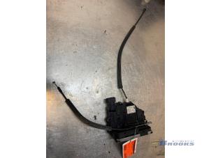 Begagnade Dörrlåsmekanism, 2-dörrars, höger Fiat Ducato (250) 3.0 140 Natural Power Pris € 35,00 Marginaltabell erbjuds av Autobedrijf Brooks