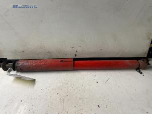 Begagnade Stötdämpare, vänster bak Opel Calibra 2.0i Pris € 10,00 Marginaltabell erbjuds av Autobedrijf Brooks