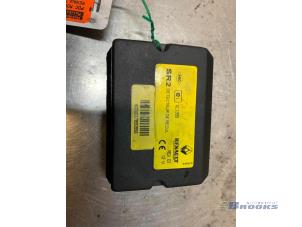 Begagnade PDC-modul Renault Megane II CC (EM) 2.0 16V Pris € 50,00 Marginaltabell erbjuds av Autobedrijf Brooks