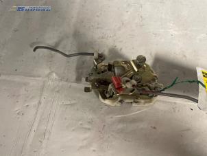 Używane Mechanizm blokady drzwi prawych wersja 2-drzwiowa Kia Retona 2.0 16V Cena € 20,00 Procedura marży oferowane przez Autobedrijf Brooks