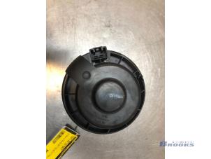 Begagnade Fläktmotor för uppvärmning och ventilation Ford C-Max (DM2) 1.6 16V Pris € 25,00 Marginaltabell erbjuds av Autobedrijf Brooks
