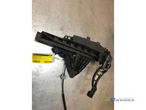 Używane Mechanizm blokady drzwi prawych przednich wersja 4-drzwiowa Ford C-Max (DM2) 1.6 16V Cena € 35,00 Procedura marży oferowane przez Autobedrijf Brooks