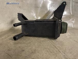 Begagnade Styrservotank Volkswagen Passat Pris € 10,00 Marginaltabell erbjuds av Autobedrijf Brooks